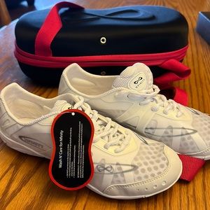 NFINITY VENGEANCE SIZE 8.. white BRAND NEW, Never worn!!!!